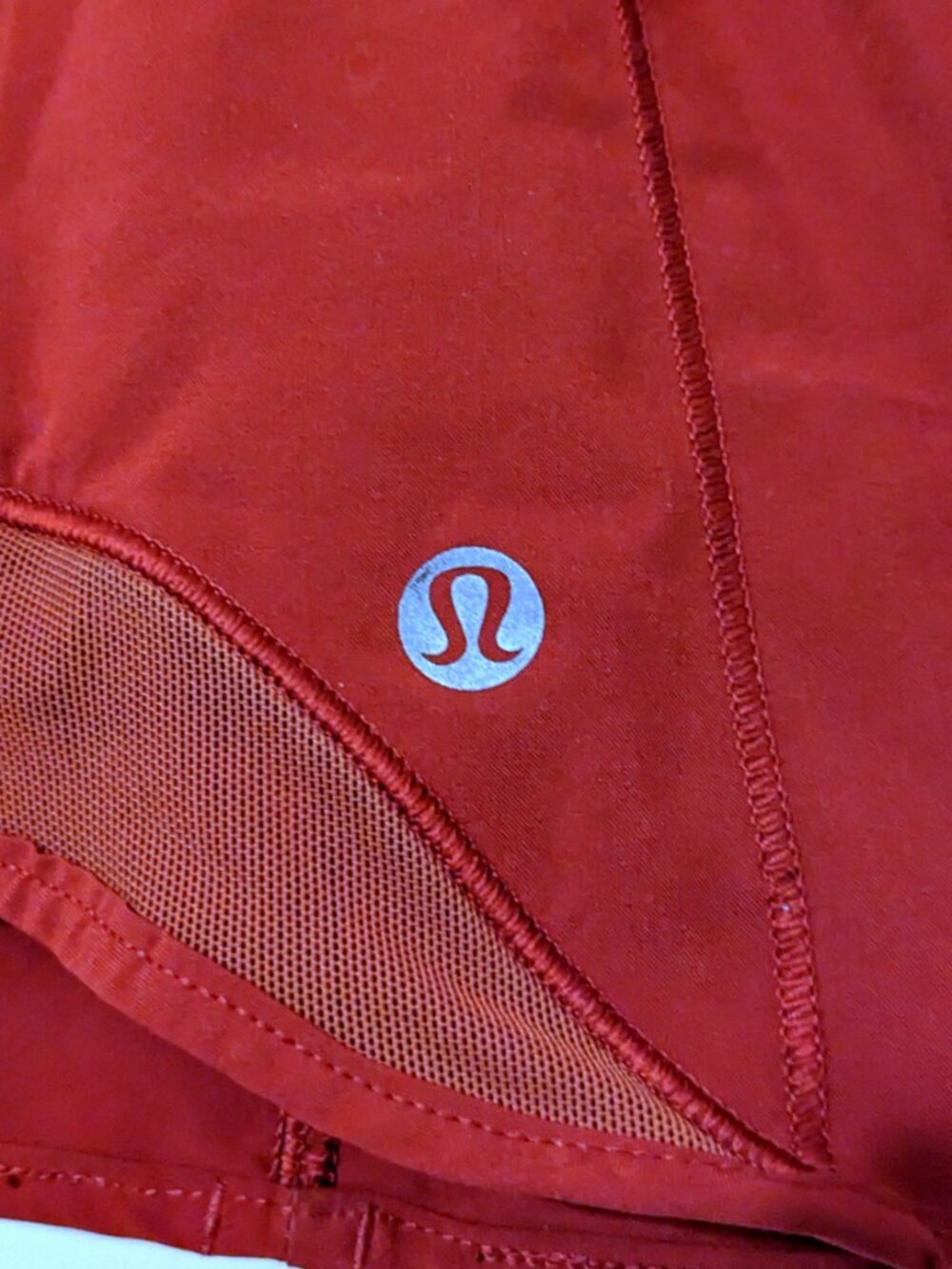Lululemon Hotty Hot Shorts 2.5" Inseam Burgundy Red Size 2 - Picture 5 of 6